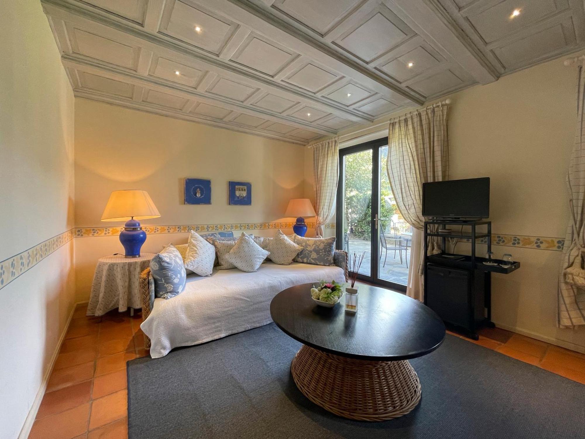 Bed and Breakfast Ristorante Della Stazione Da Yanelo Интранья Экстерьер фото